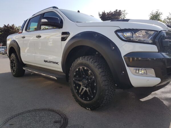 Dirt D66 schwarz Alufelge 18" Nissan Navara NP300