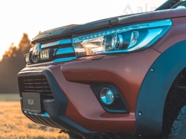 Lazer Lamps Kühlergrill-Montagesatz für Toyota Hilux 2017- inkl. Triple-R 750 Standard