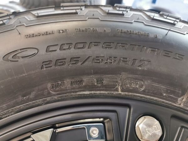 265/65R17 Cooper Discoverer A/T