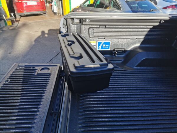 atcro - Linke Werkzeugkiste Swingcase - Staubox - Hilux Toyota