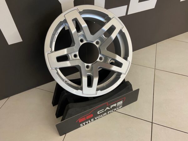 RC-Design RC33X 5,5x15 5/139,7 ET5 NB108,3 Silber Suzuki Jimny