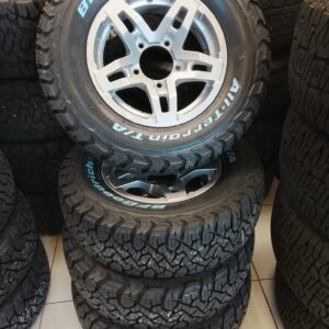 Komplettradsatz Suzuki Jimny GJ/HJ 15 Zoll &ndash; Brock RC33 + BFGoodrich KO3 A/T 215/75R15 inkl. T&Uuml;V