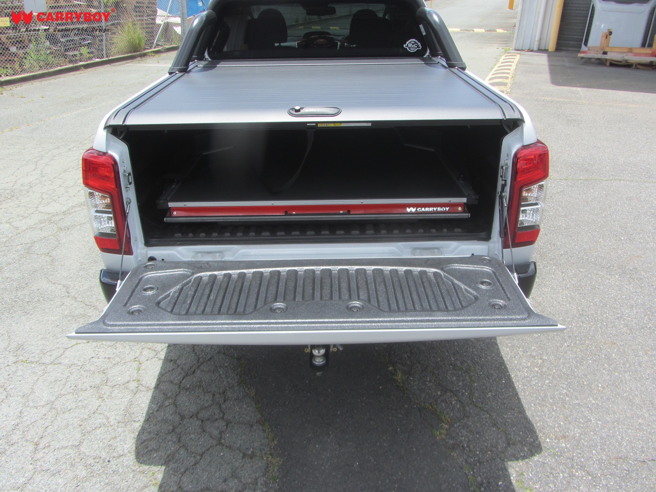 Carryboy ausziehbarer Laderaumtisch SIMPLE Größe S – 1000 x 1380 x 208 mm für Toyota, Isuzu und Mitsubishi – Bild 4