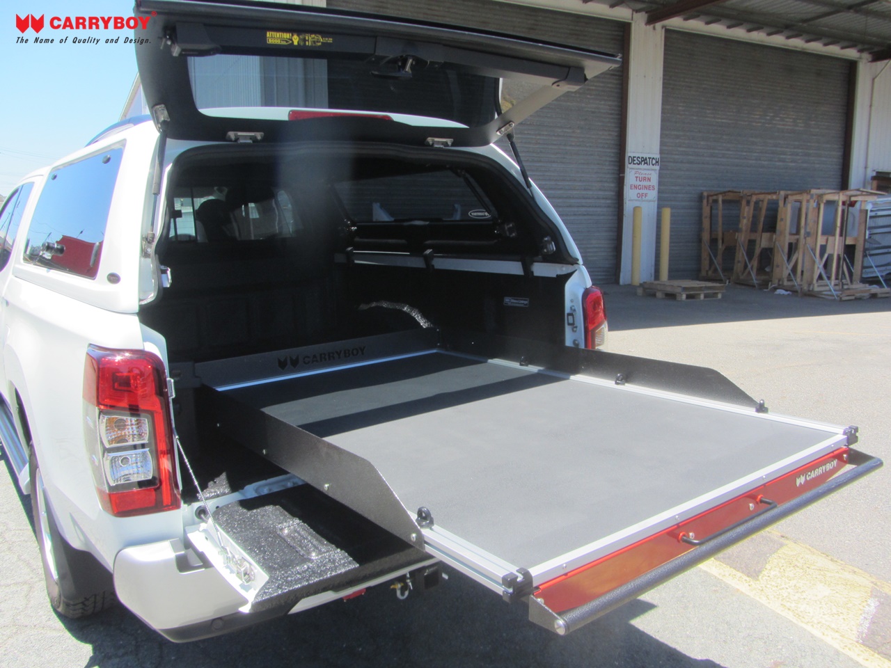 Carryboy ausziehbarer Laderaumtisch SIMPLE Größe S – 1000 x 1380 x 208 mm für Toyota, Isuzu und Mitsubishi
